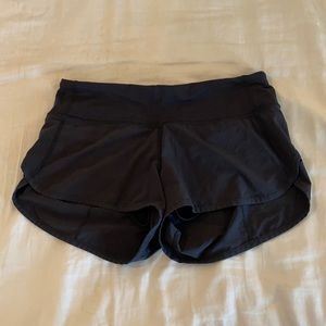 Lululemon 2.5” shorts